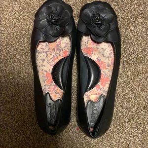Born black flower flats